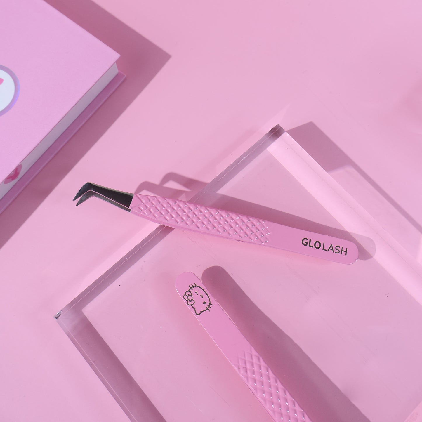 Bombshell Volume Tweezer x Hello Kitty